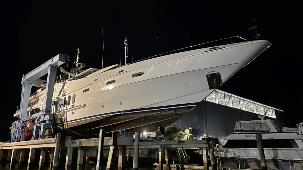 Haul out of 55m M/Y Oceana at GCCM