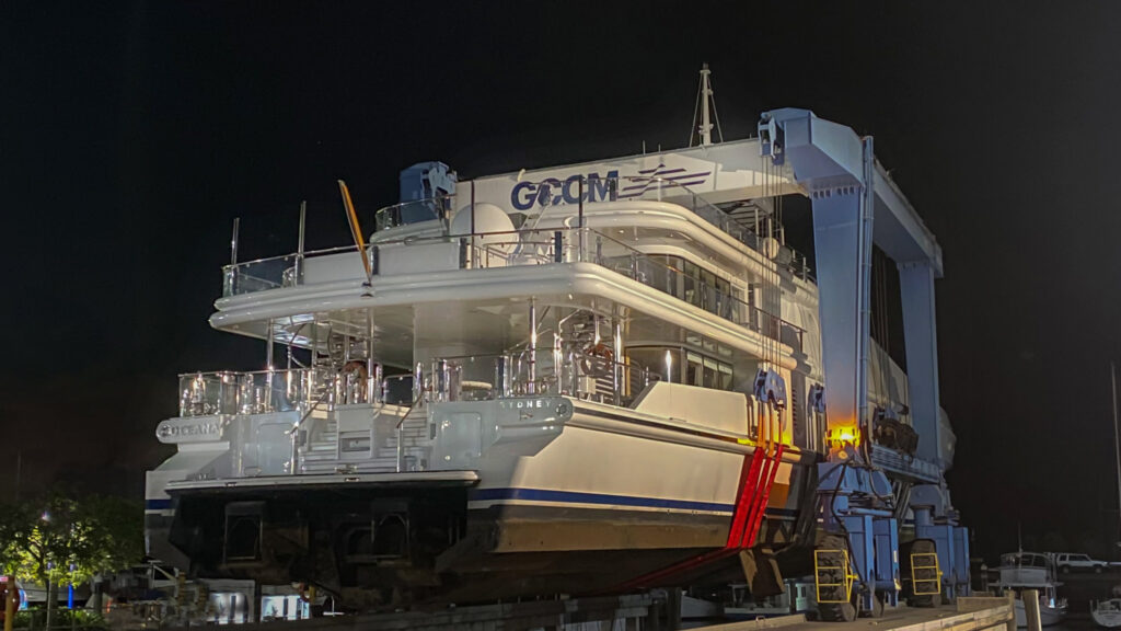 lifting 55m M/Y Oceana at GCCM with new lifting equipment