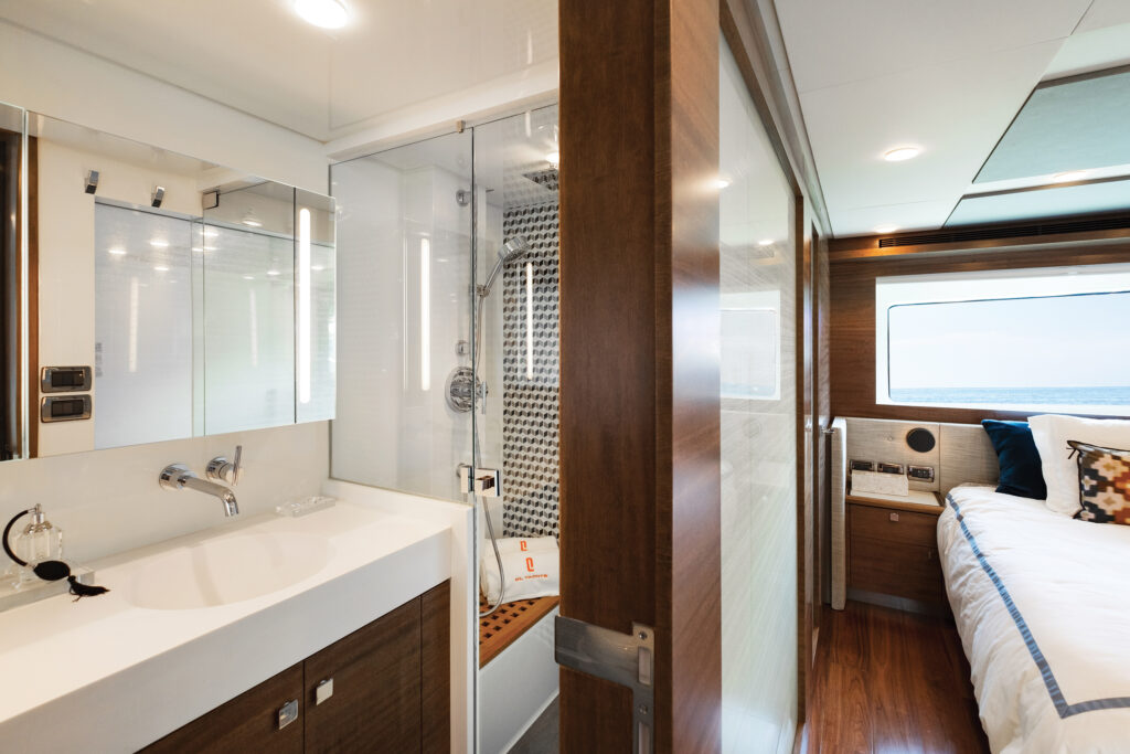 En suite onboard CLB72