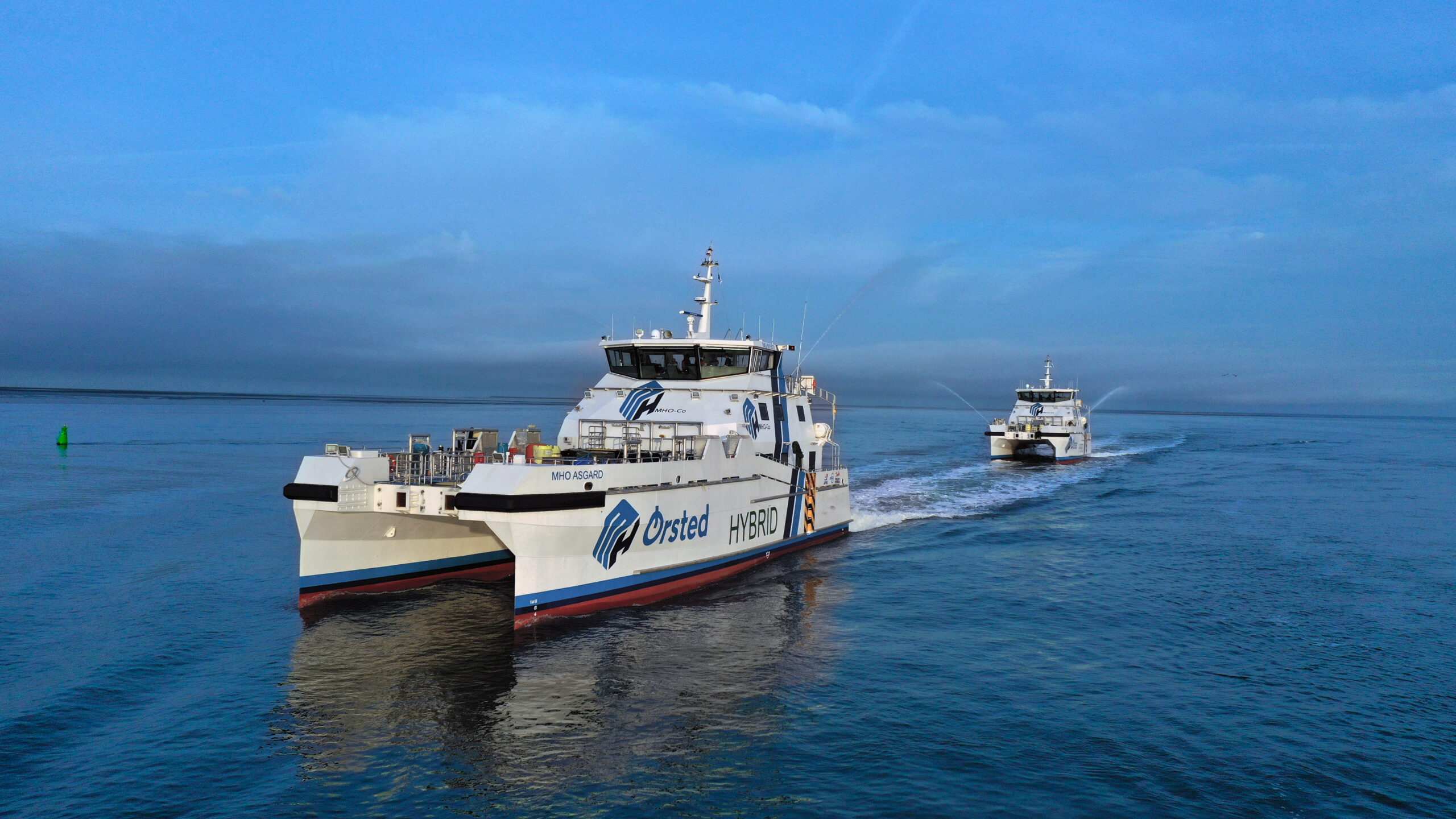 Danfross Editron and Volvo Penta vessels cruising