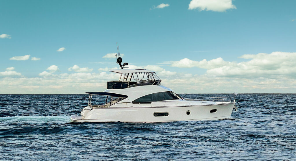 Riviera Belize 54 Daybridge side profil