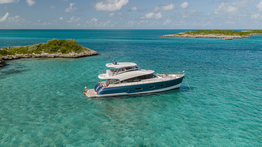 Riviera Belize 66 Daybridge side profile
