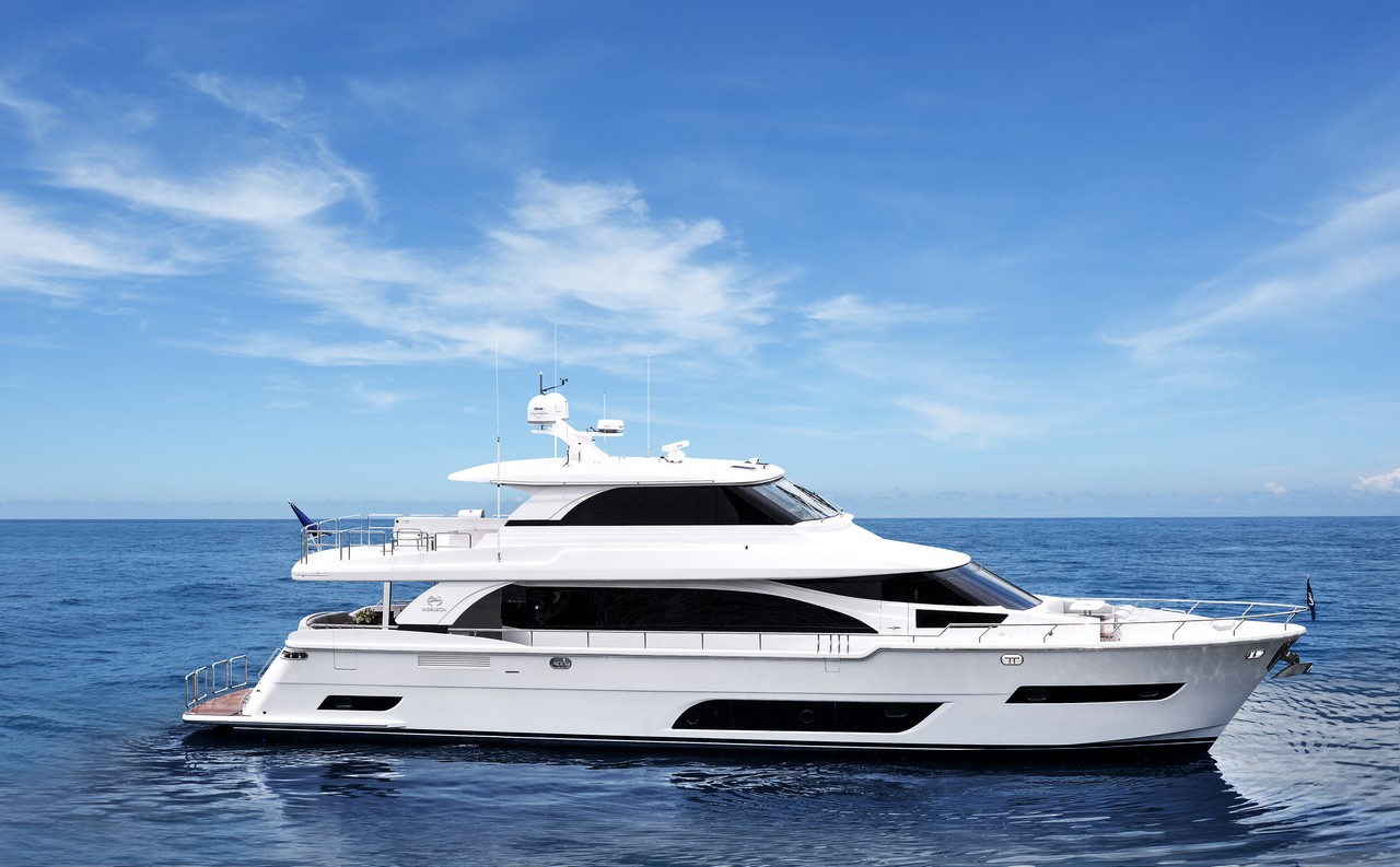 Horizon Yachts E81 Valiant side profile