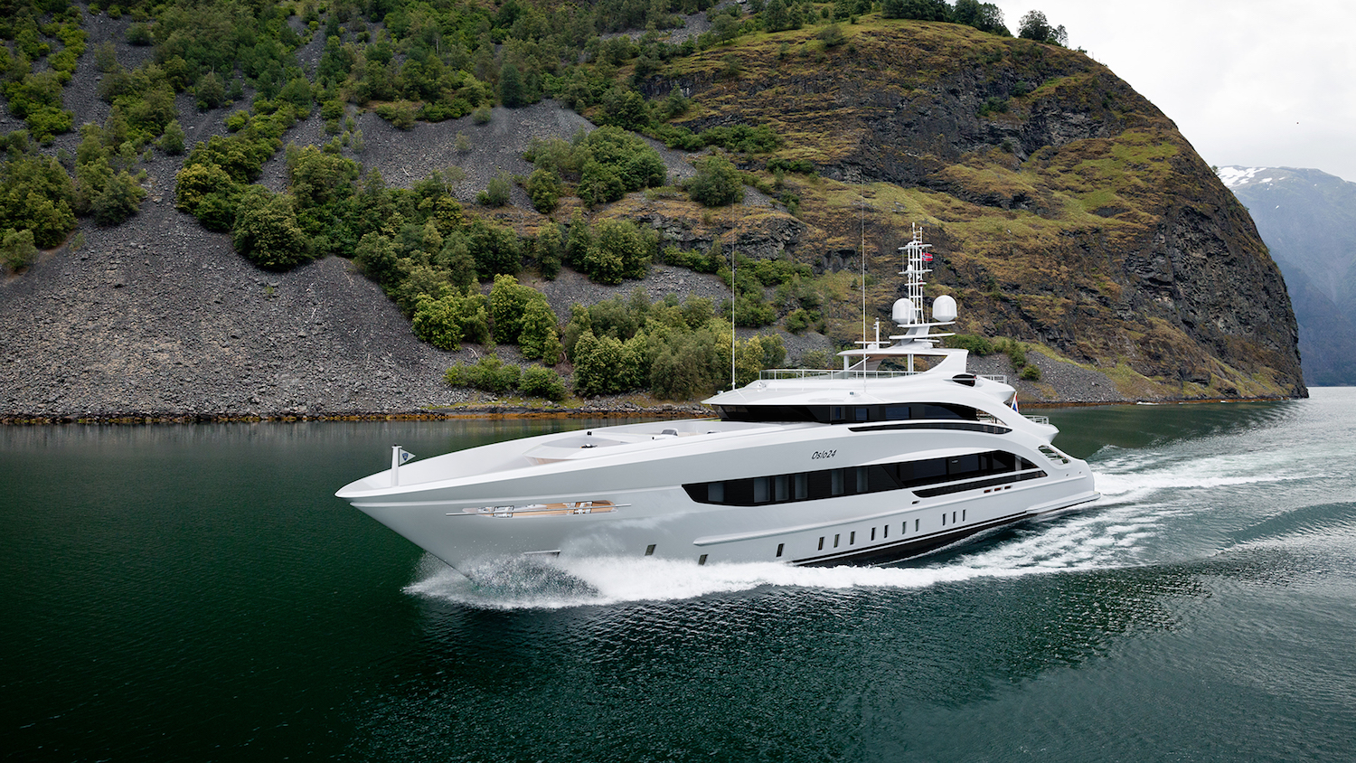 Heesen Yachts Project Oslo24 cruising forwards