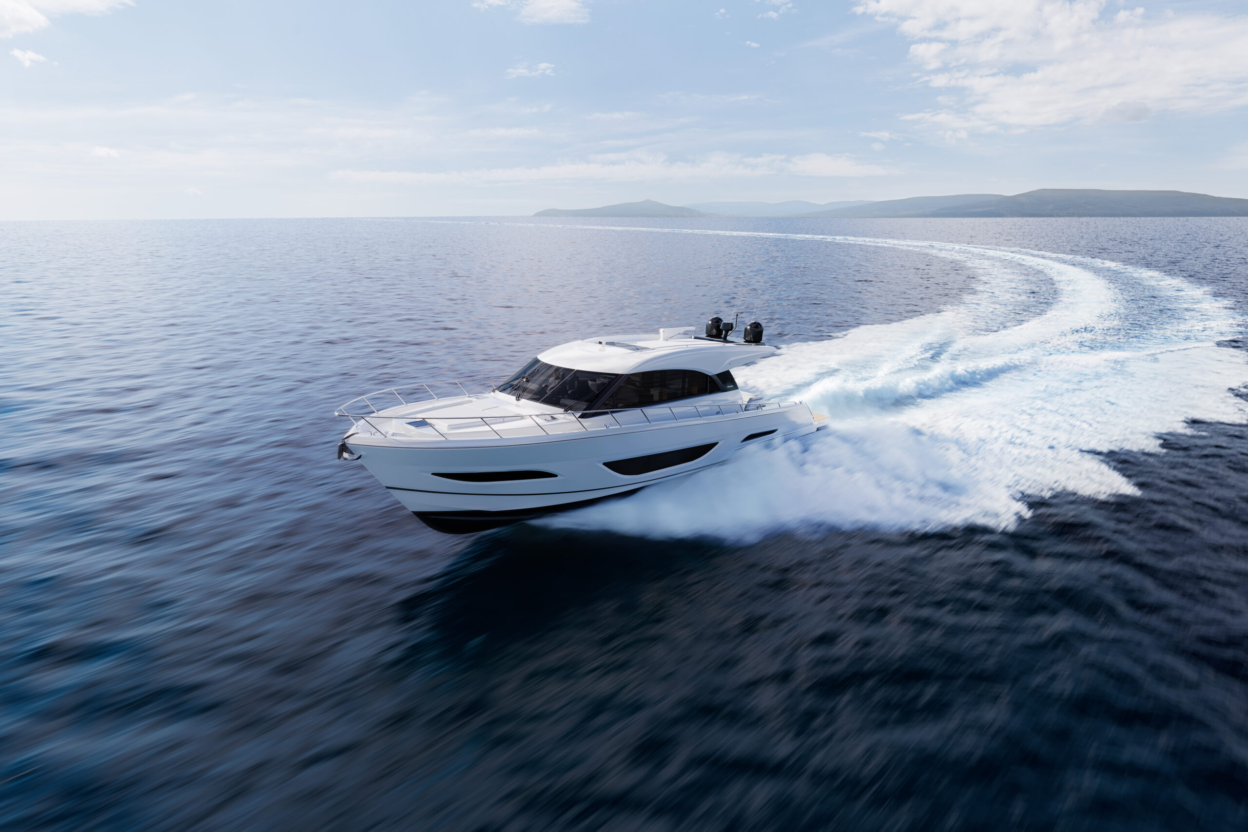 Maritimo S60 cruising snake from front