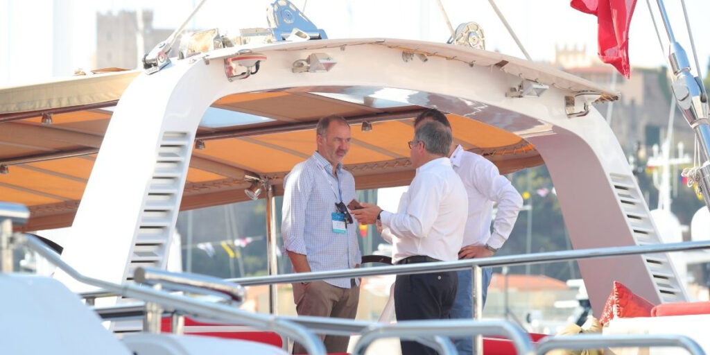 Men talking on the flybridge of a motoryacht