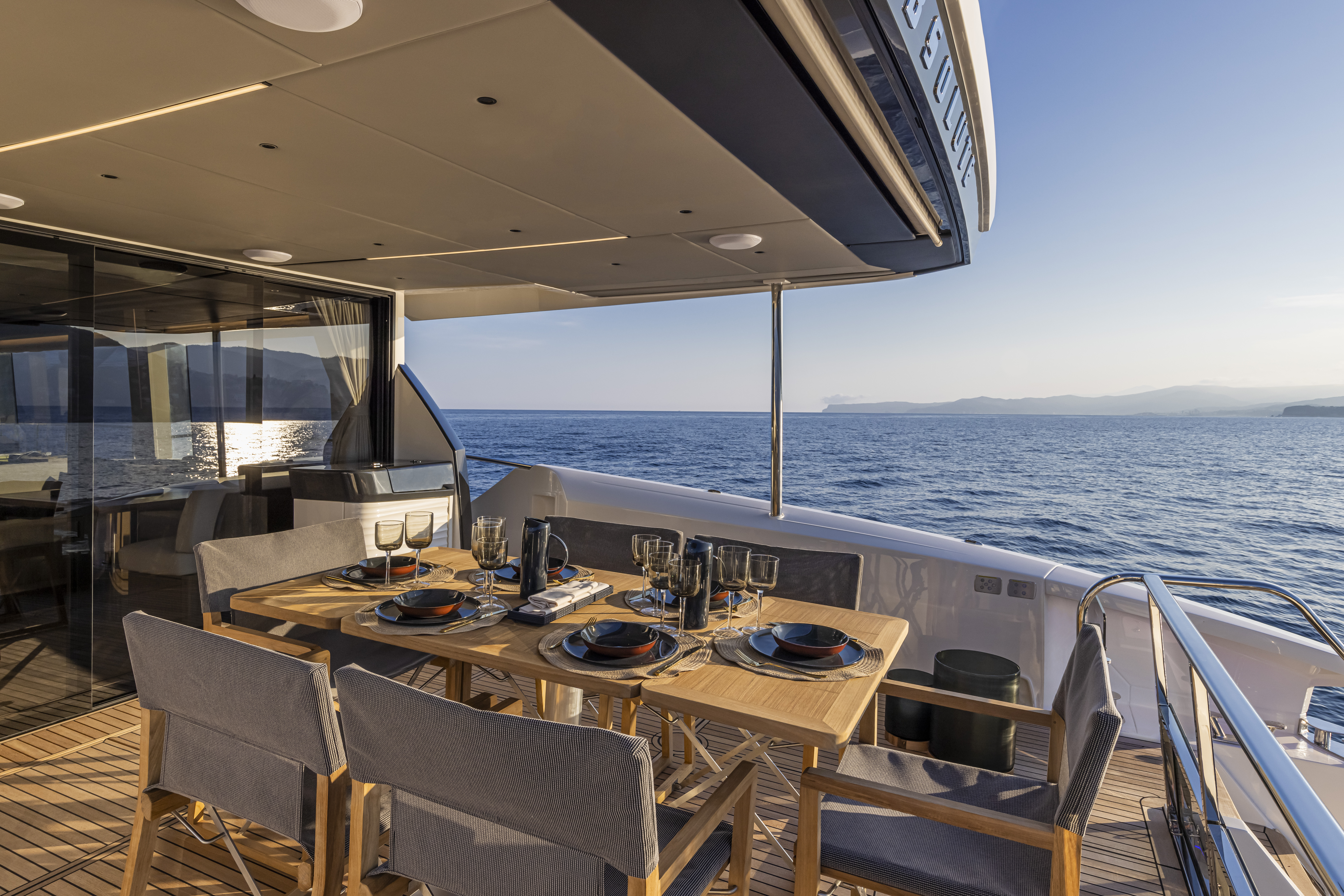 Exterior diding deck onboard Absolute 60FLY